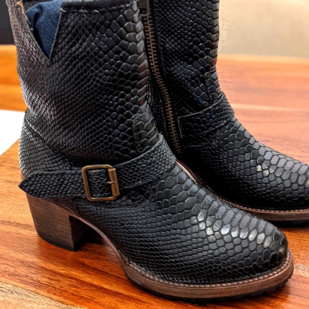 Black Snake Carlitos Sz9